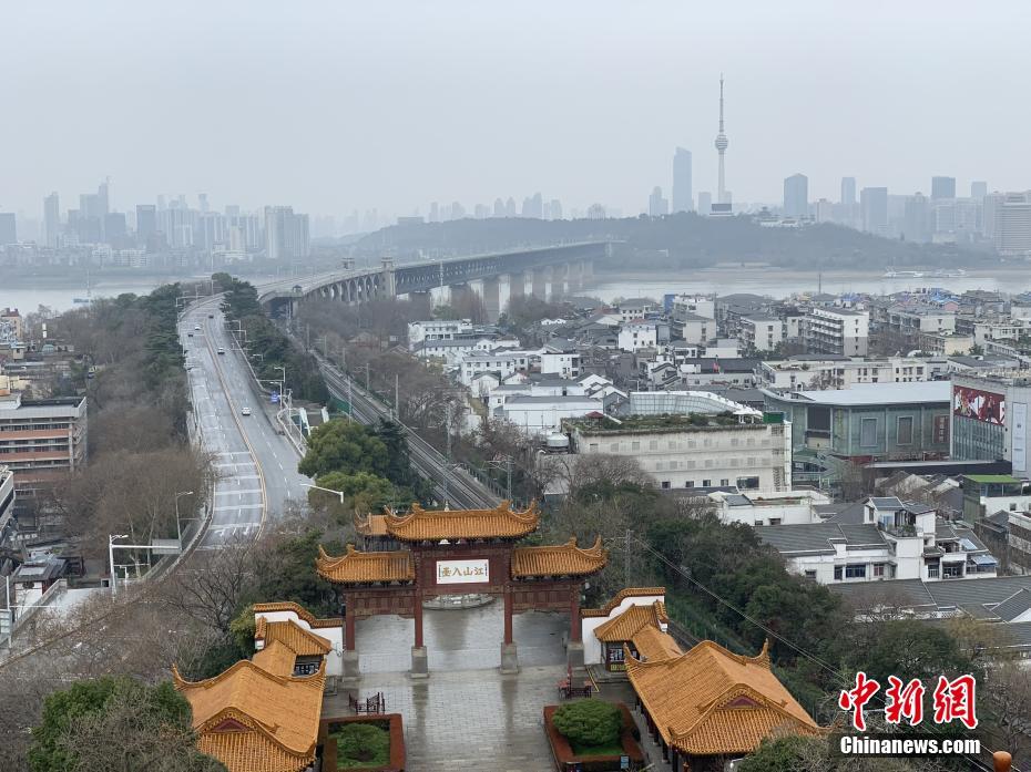 武汉战“疫”记：“封城”中的黄鹤楼