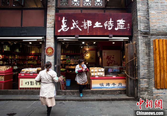 成都锦里开街 商户陆续开门迎客