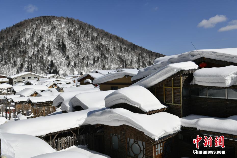 雪蘑菇“养胖了”！春日雪乡宛如无人仙境