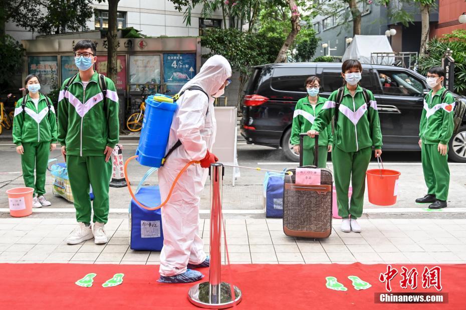 广州一中学开展复课疫情防控演练