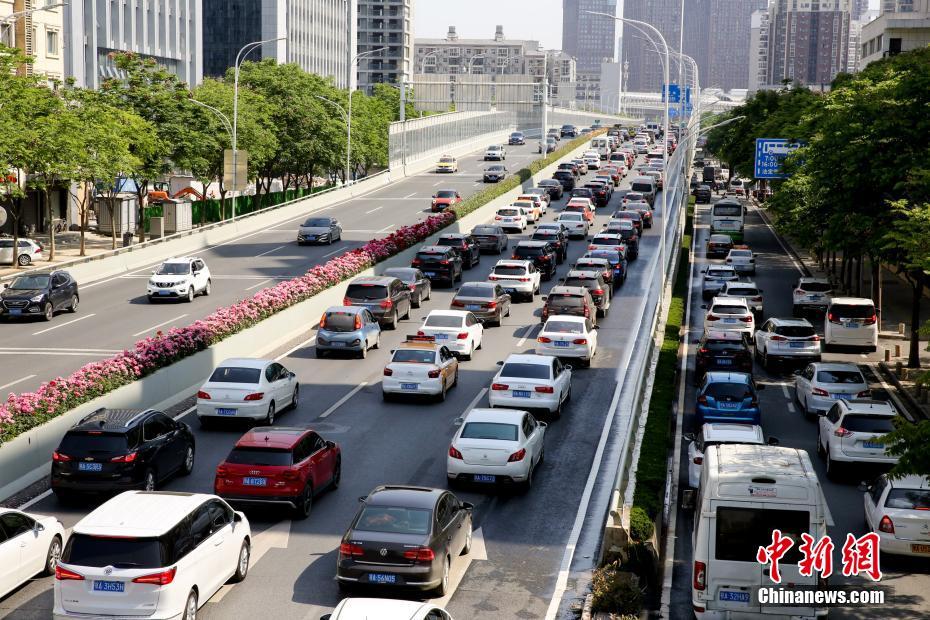 武汉重现车流早高峰