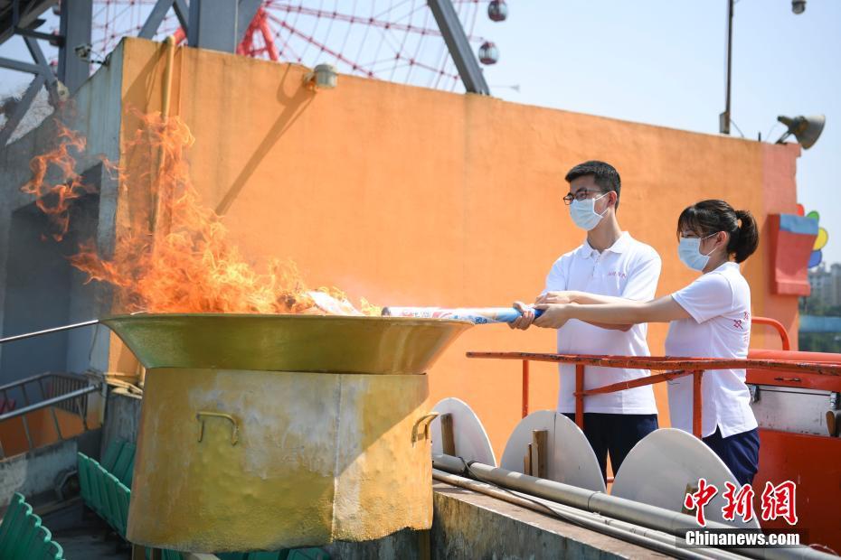 长沙公园举办趣味运动会 驰援湖北护士任火炬手