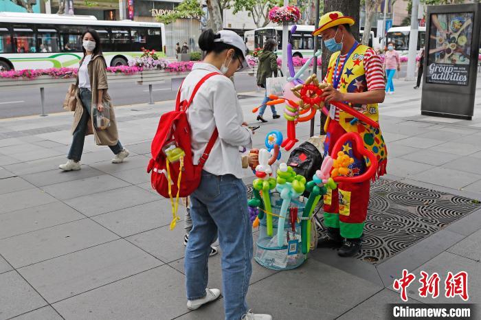 上海街头艺人欢乐复演 流动的风景线又回来了