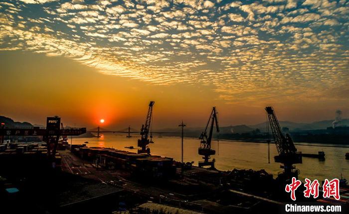 广西梧州：西江黄金水道如诗如画