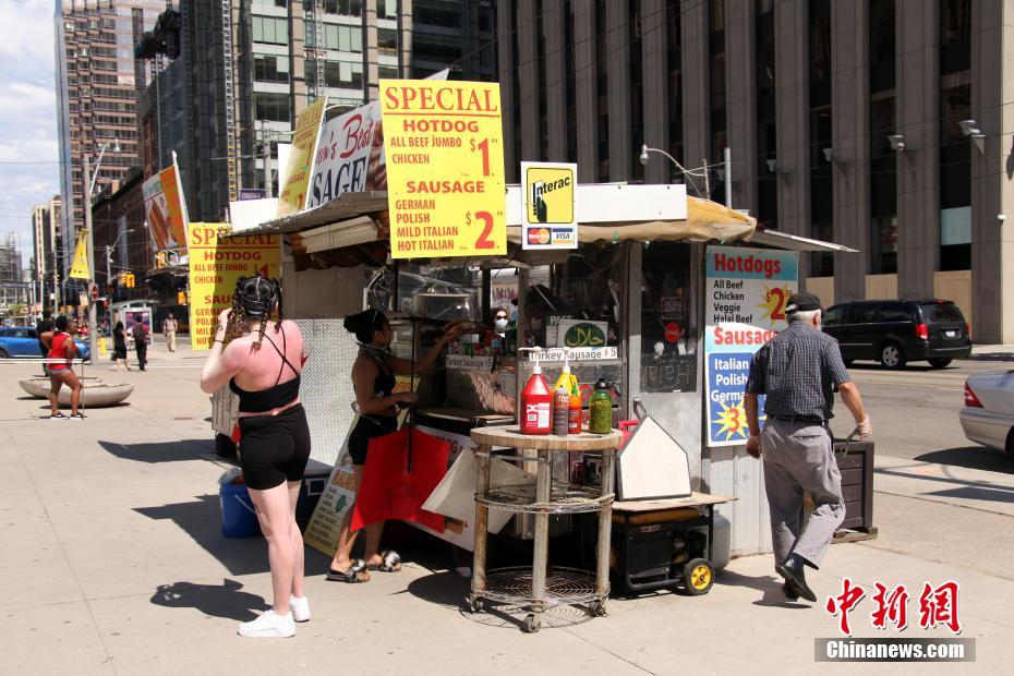 加拿大多伦多恢复“摆摊” 