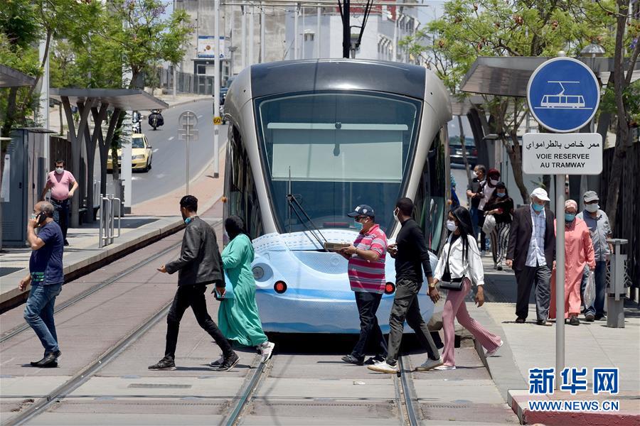 摩洛哥：“戴口罩”的有轨电车