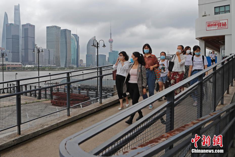 上海杨浦滨江：民众乐享“生活秀带”
