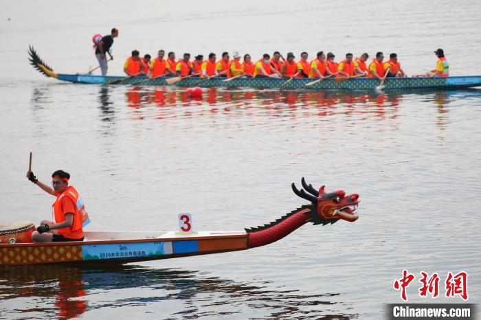 航拍江苏天目湖 龙舟竞渡“赛龙夺锦”