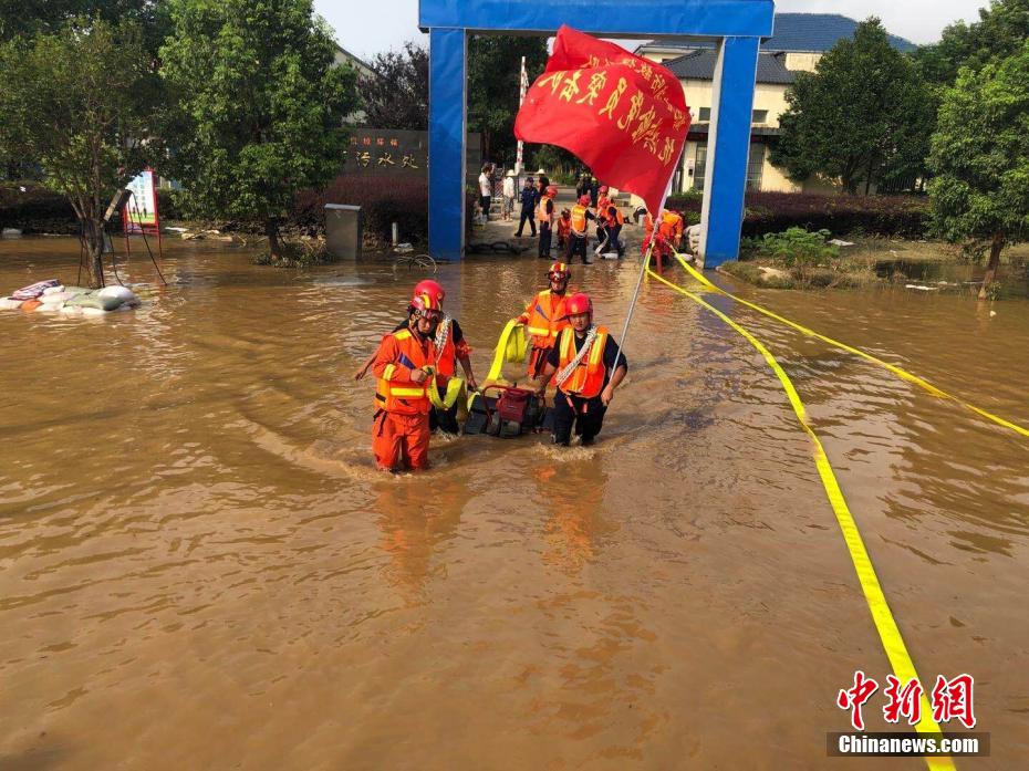 湖北襄阳消防驰援江西防汛抢险