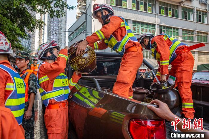 长江4号洪峰过境重庆巴南 地方多举措保安全