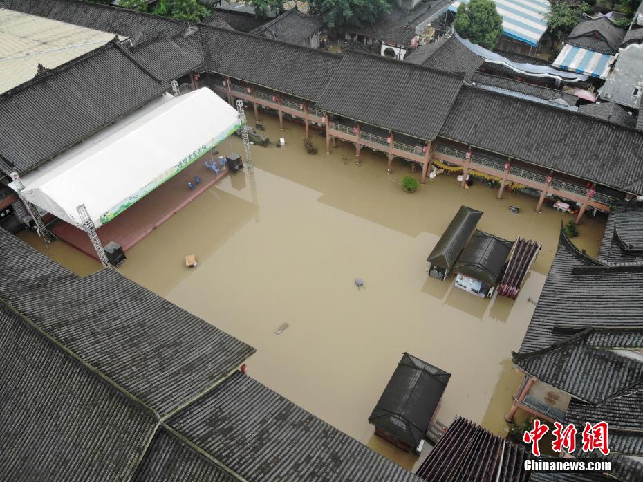 成都暴雨致千年古镇黄龙溪严重受灾