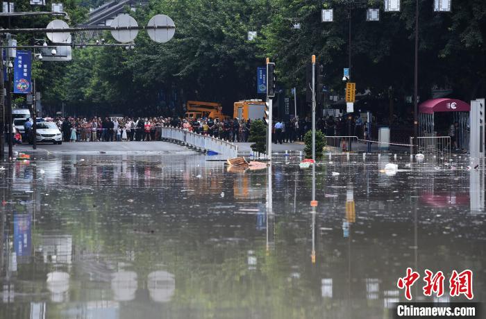嘉陵江2020年第2号洪水过境重庆 千年古镇磁器口景区主干道被淹没