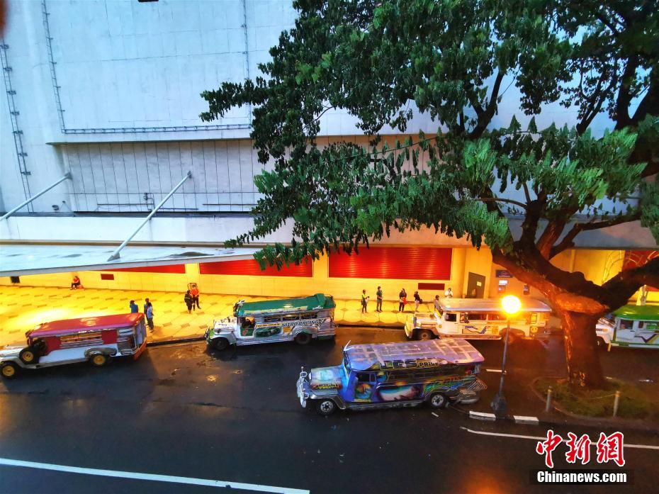 马尼拉恢复“一般性社区隔离”执行新卫生标准首日见闻