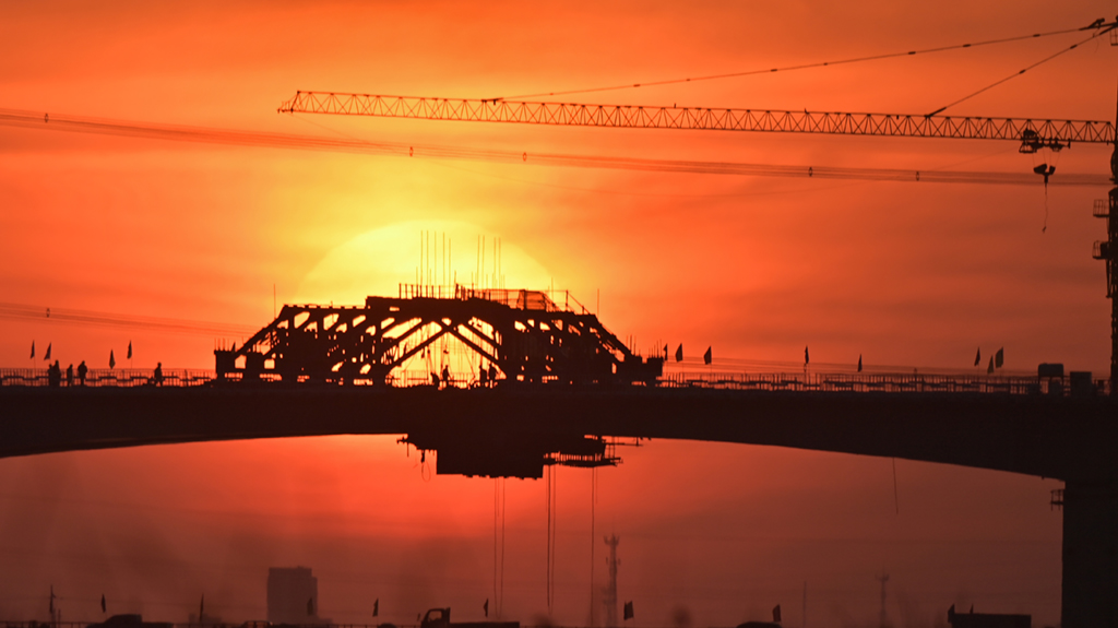 京德高速公路全线最大跨度连续梁实现合龙