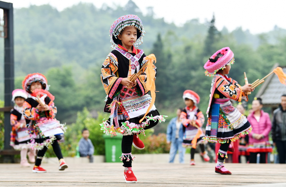 贵州龙里：欢庆“四月八”