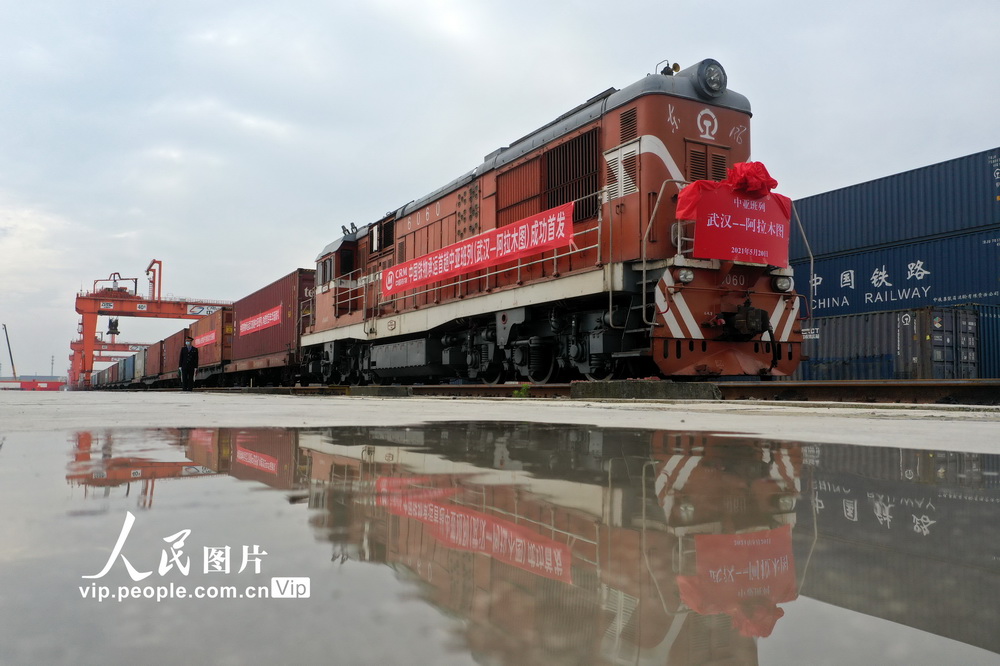 武汉首开至哈萨克斯坦中亚班列