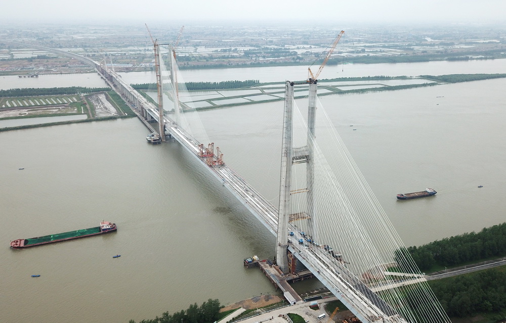 安九铁路鳊鱼洲长江大桥合龙