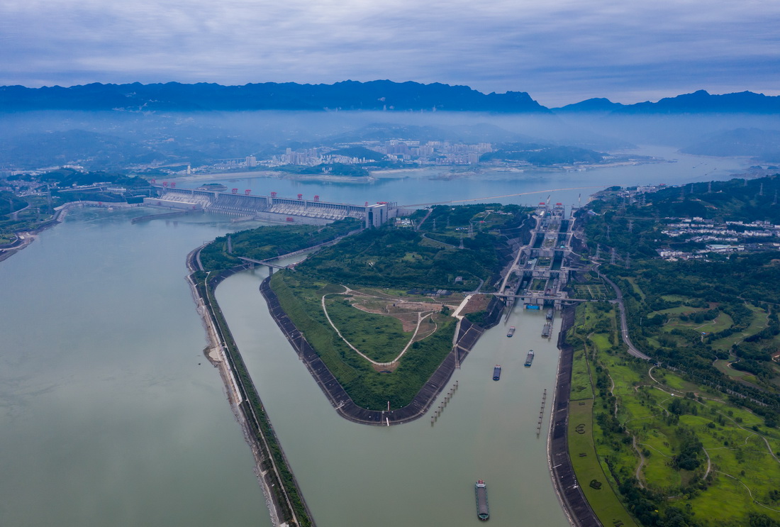 三峡船闸18年累计通过货物逾16亿吨