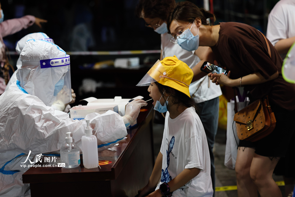 江苏扬州：江都区连夜进行全民核酸采集