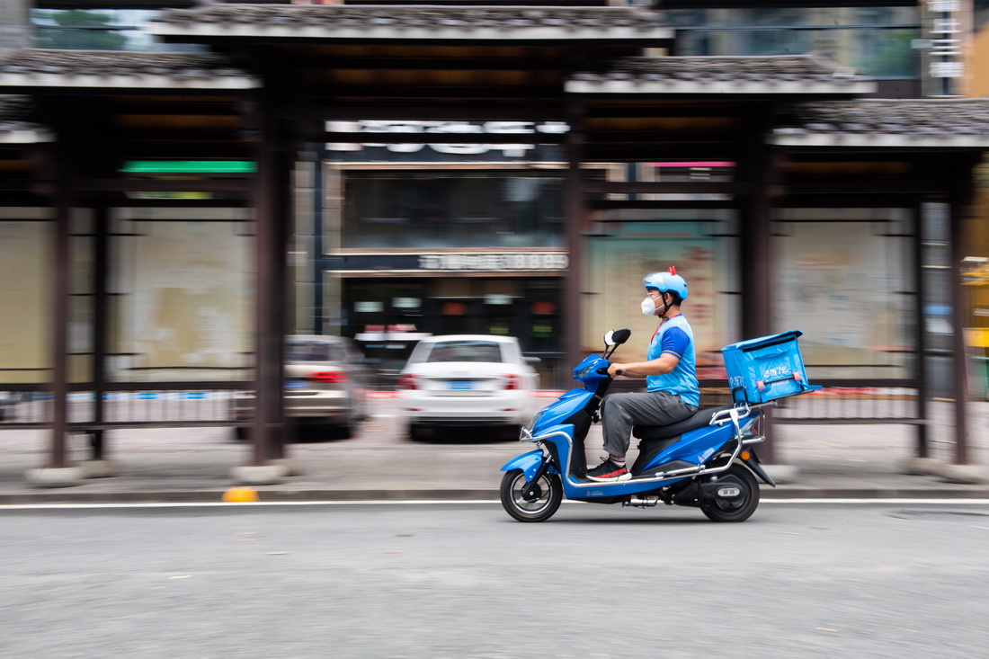 我在隔离区送外卖