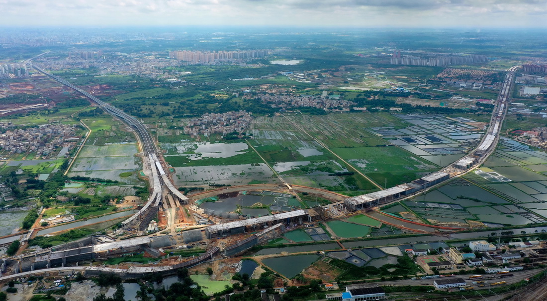 沈海高速海口段加紧施工