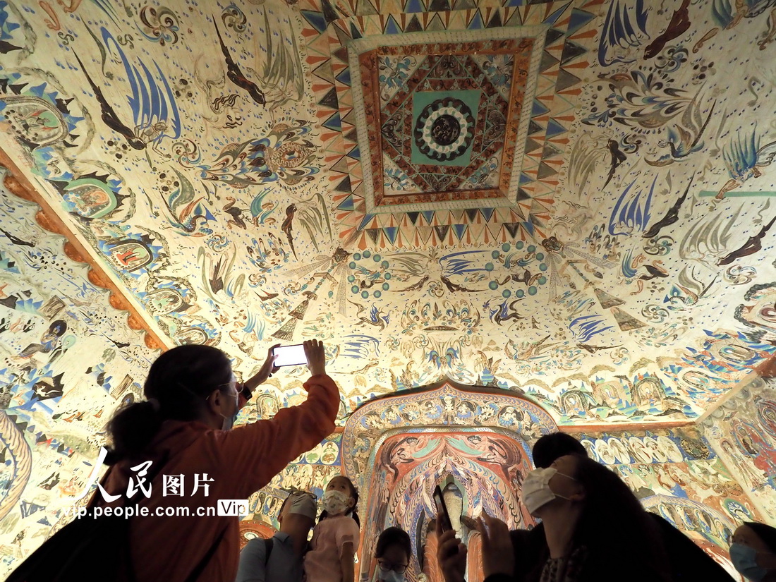 “敦行故远：故宫敦煌特展”迎来参观热潮