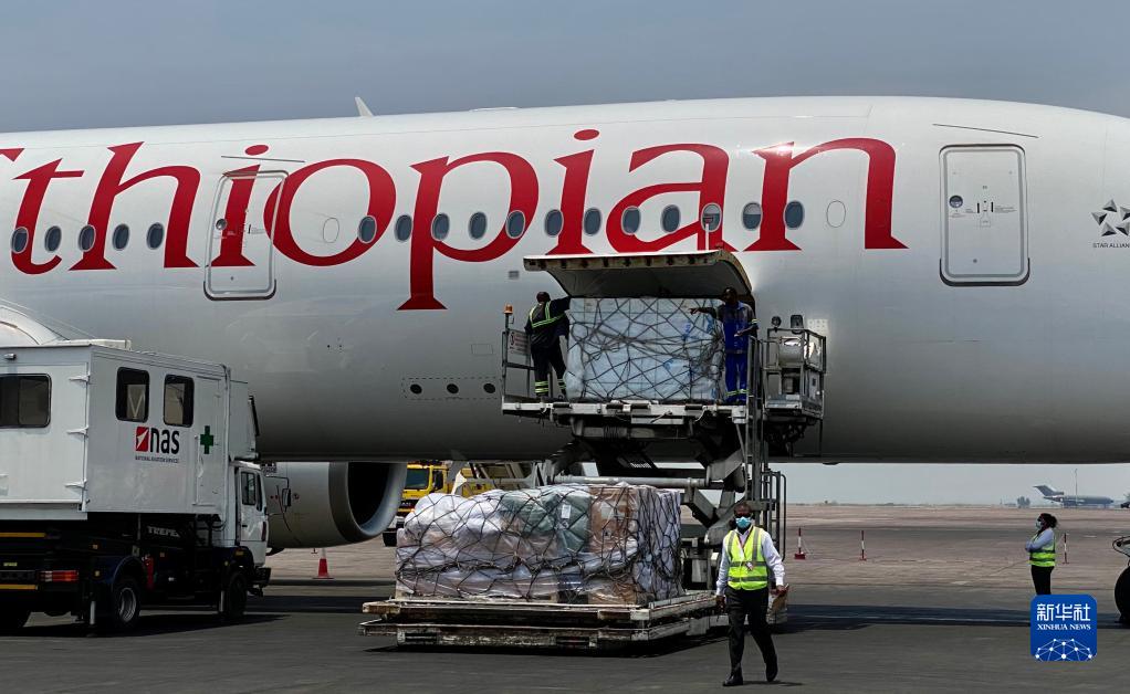 中国援助新冠疫苗运抵刚果（金）