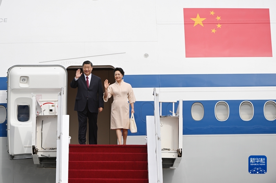 习近平抵达巴厘岛出席二十国集团领导人第十七次峰会