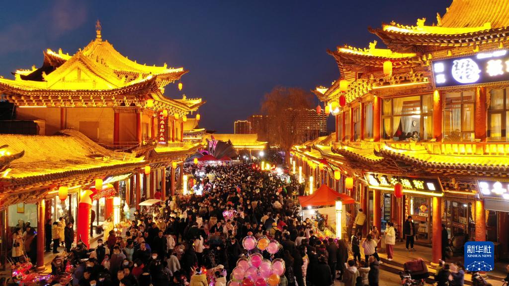 流光溢彩庆元宵