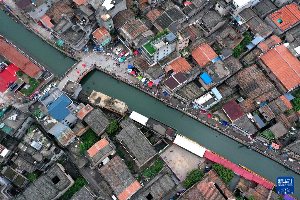 福建福州：夜赛龙舟迎端午